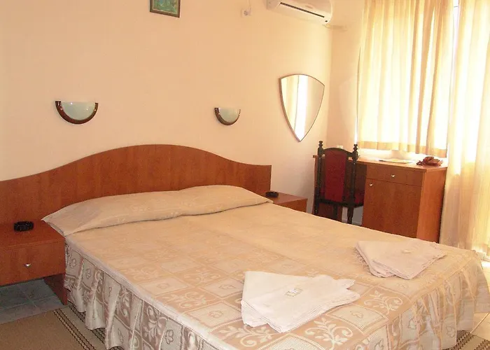 Family Andreev 2* Несебър